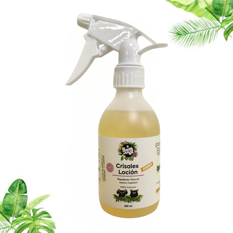 Mascota protegida de insectos con Bubble Jungle Crisalex en un parque
